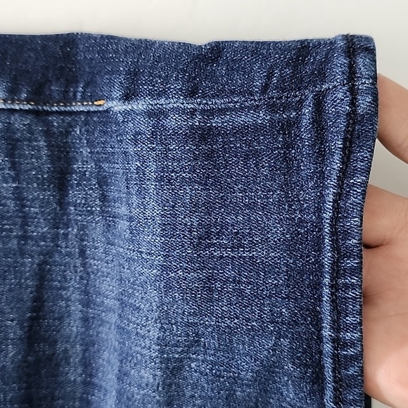 American Eagle  Women's Stretch Blue Dark Wash Denim Jean Shorts Size 2 - Picture 12 of 15